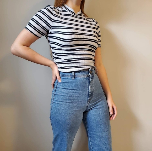 Black and white stripes crop top - Picture 1 of 7